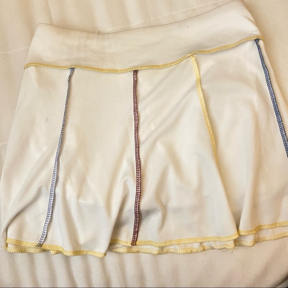 Cute Y2K style mini skirt with shorts!! Size S